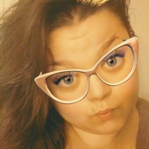 Meet your Posher, Genelle